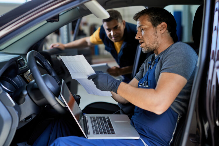Top Benefits of Enrolling in an LCV Driver Training Program